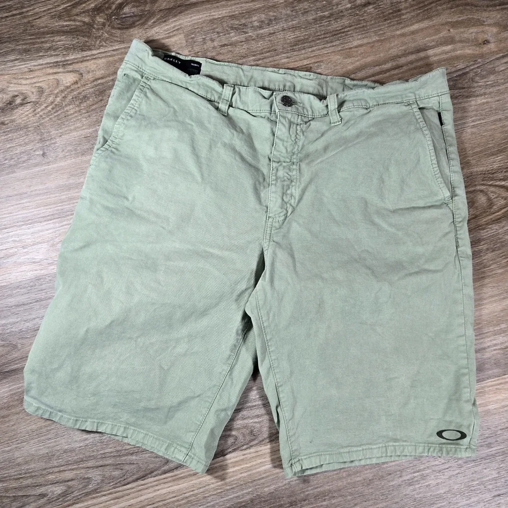 Oakley Chino Shorts Mens 36 Green Custom Fit Made Italy Flat Front Casual Golf